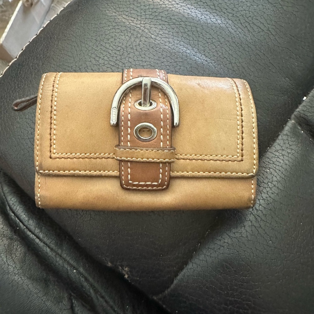 CoachY2K Two-Tone Tan Leather Wallet with Buckle Accent Classic